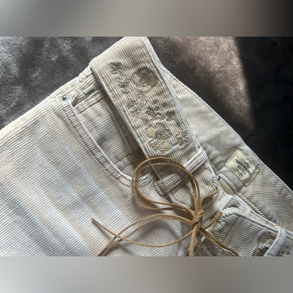 RARE A&F Vintage belted cream courdoroy with embroidery. Size 2. - Picture 8 of 15